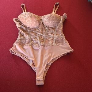 Haute Monde Lace Underwire Bodysuit in Desert Rose